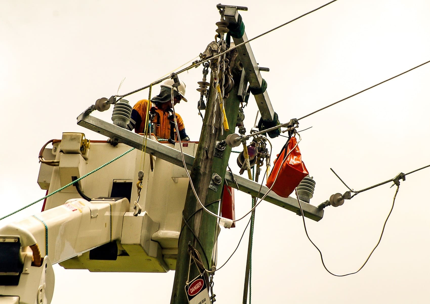 Как стать электромонтёром оперативно-выездной бригады